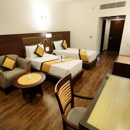 Hotel Meraden Grand Waranasi Zewnętrze zdjęcie
