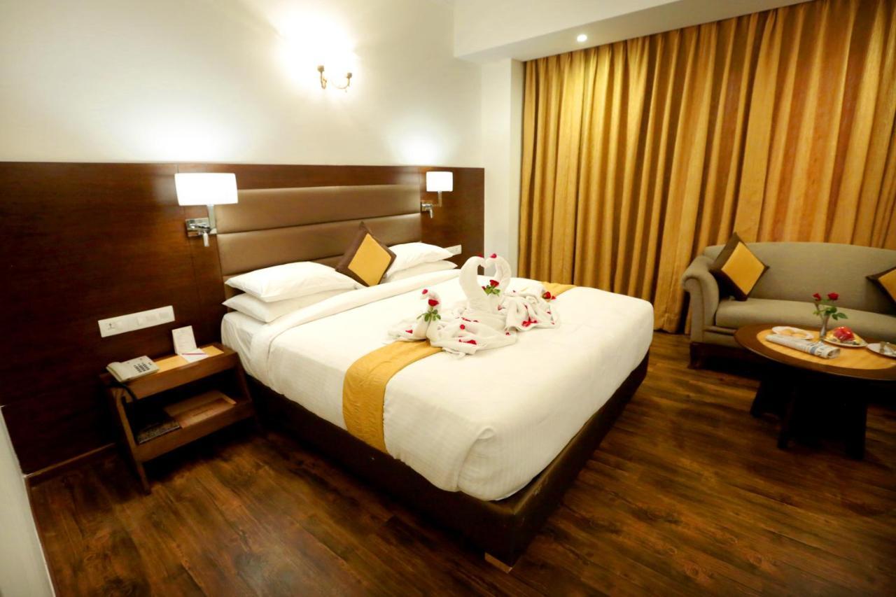 Hotel Meraden Grand Waranasi Zewnętrze zdjęcie