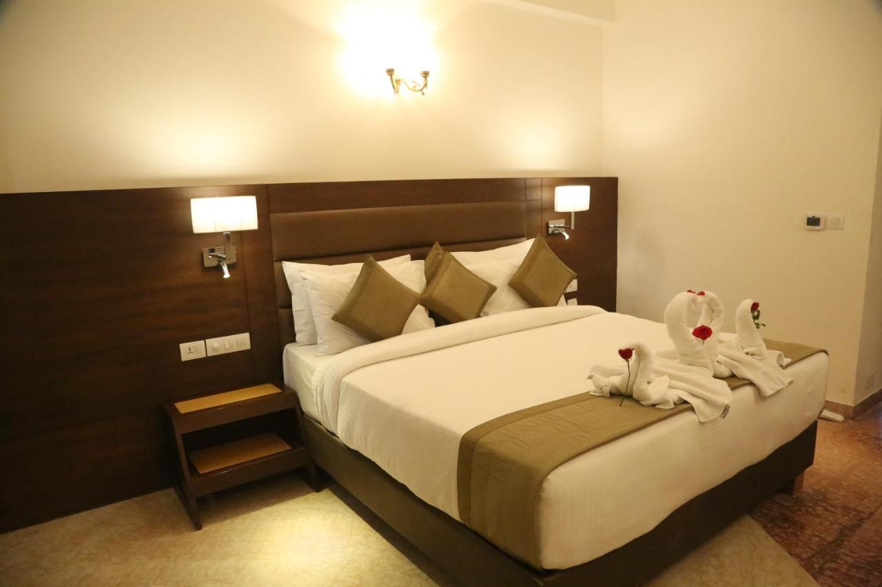 Hotel Meraden Grand Waranasi Zewnętrze zdjęcie