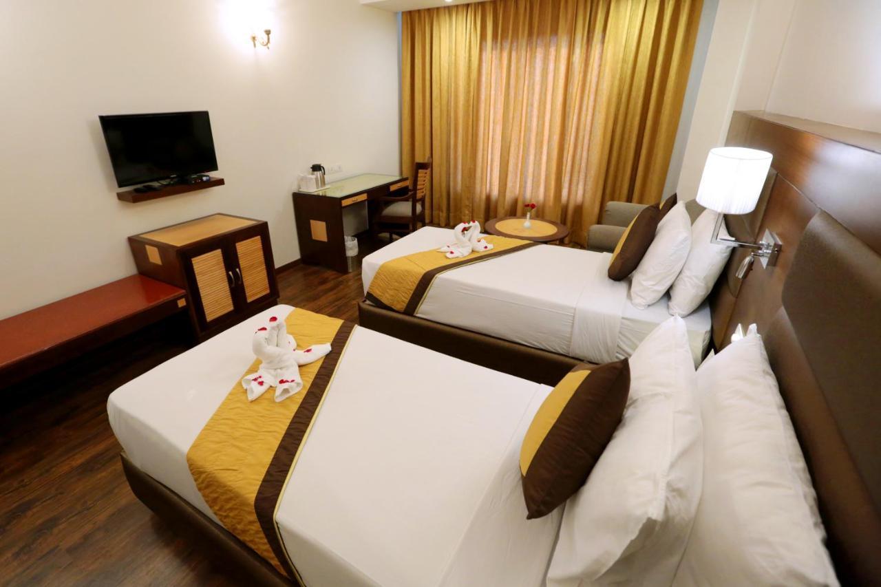 Hotel Meraden Grand Waranasi Zewnętrze zdjęcie