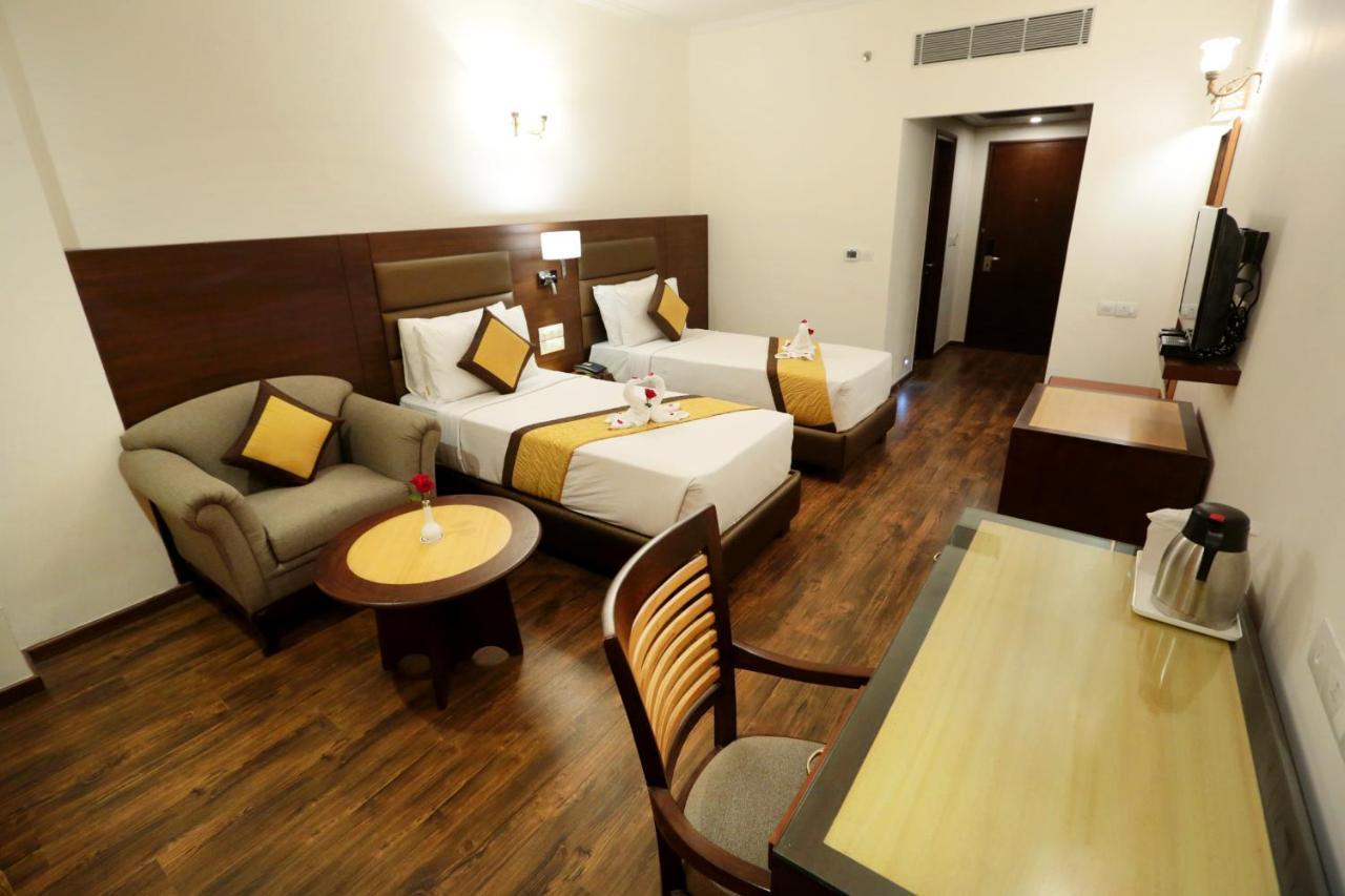Hotel Meraden Grand Waranasi Zewnętrze zdjęcie