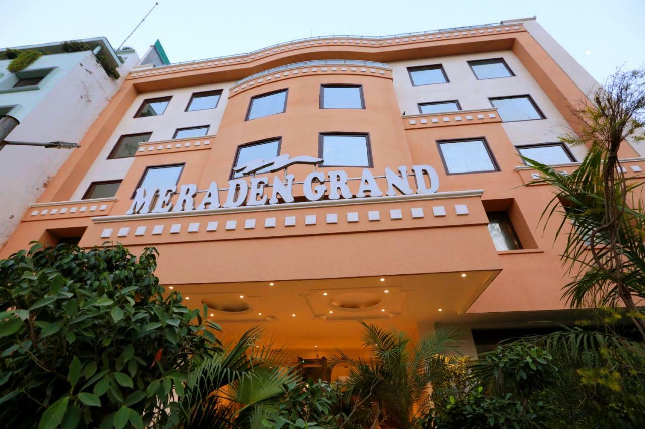 Hotel Meraden Grand Waranasi Zewnętrze zdjęcie