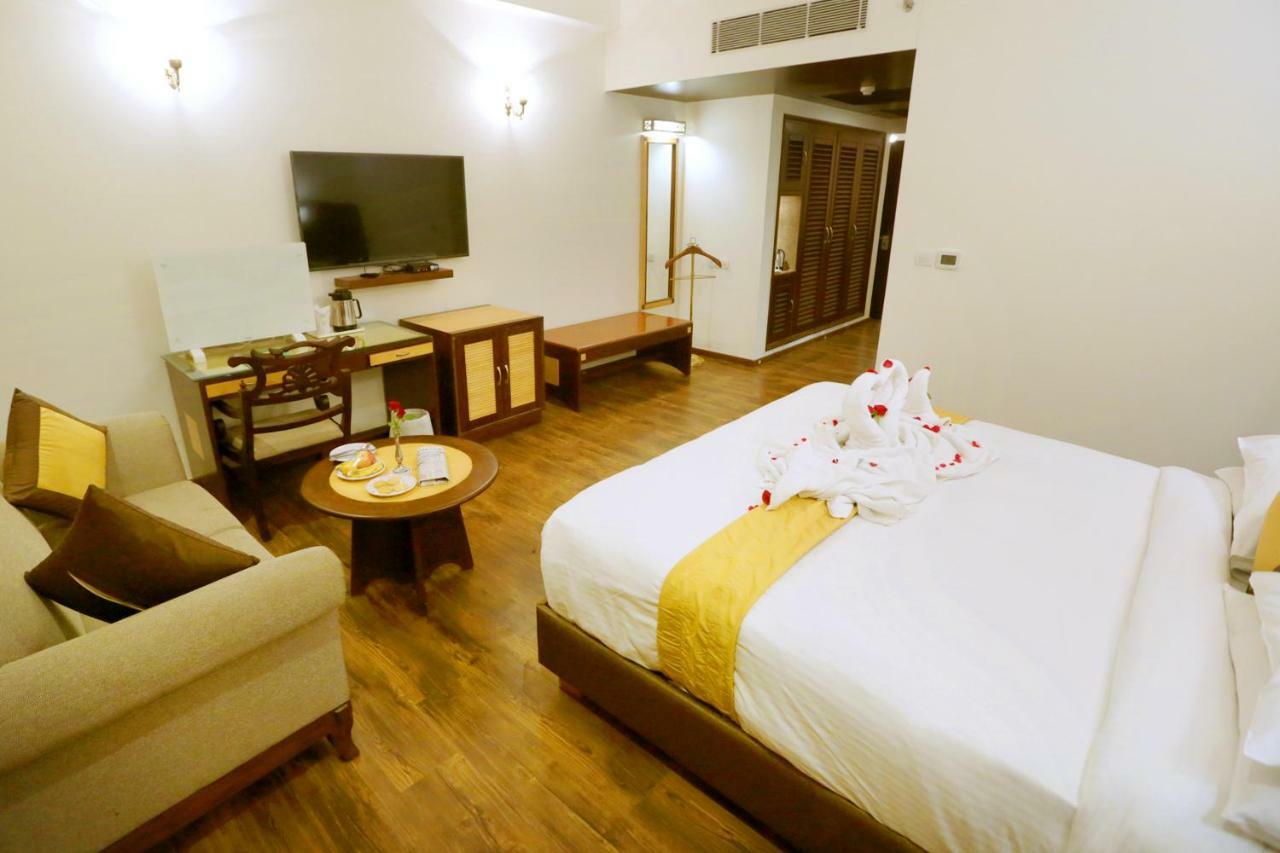 Hotel Meraden Grand Waranasi Zewnętrze zdjęcie