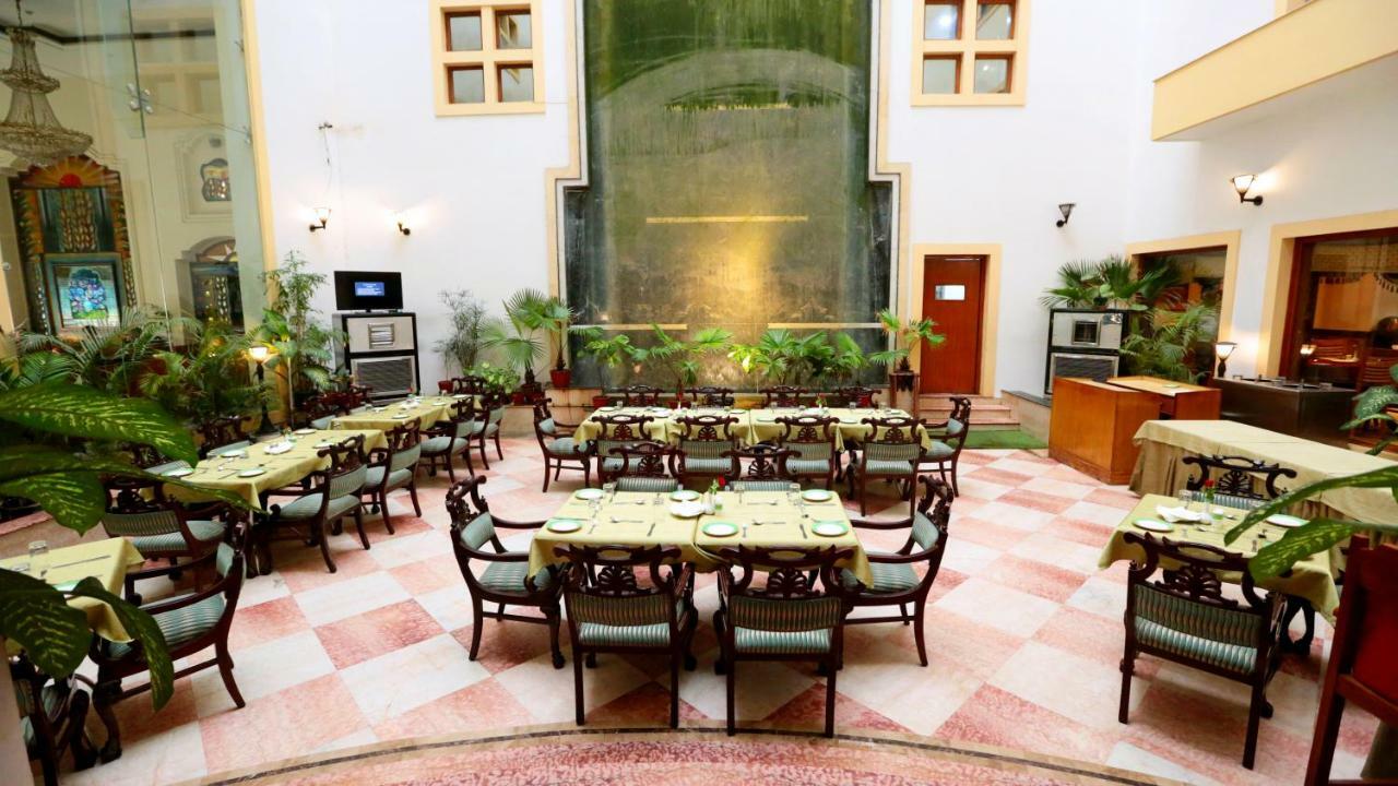 Hotel Meraden Grand Waranasi Zewnętrze zdjęcie