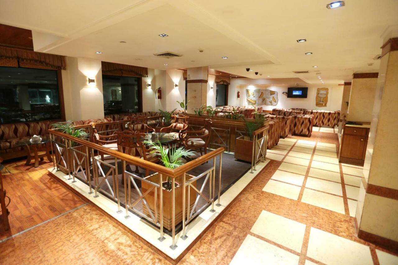 Hotel Meraden Grand Waranasi Zewnętrze zdjęcie
