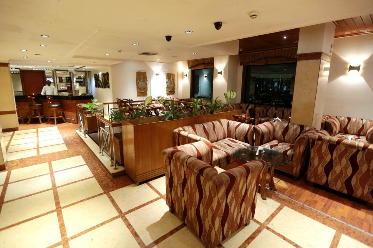 Hotel Meraden Grand Waranasi Zewnętrze zdjęcie