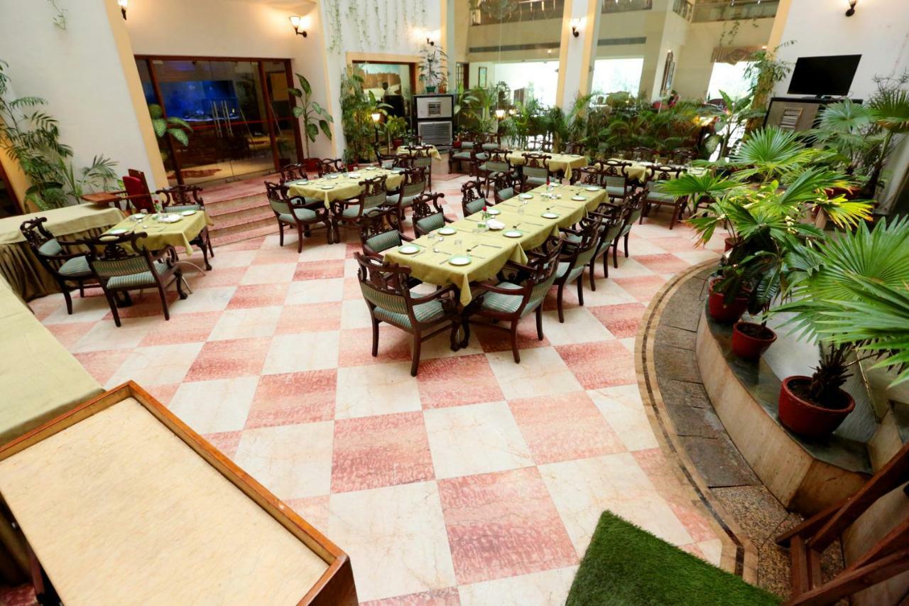 Hotel Meraden Grand Waranasi Zewnętrze zdjęcie