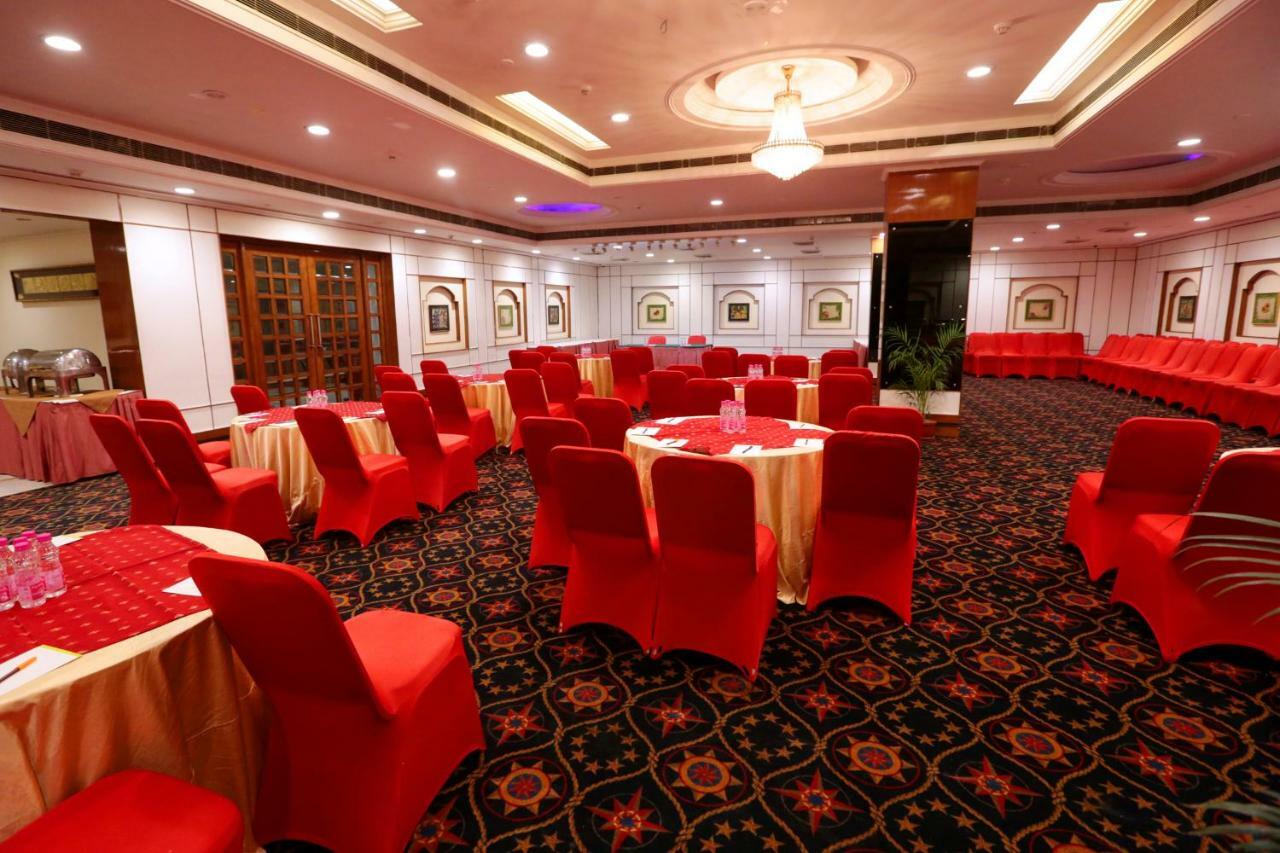 Hotel Meraden Grand Waranasi Zewnętrze zdjęcie