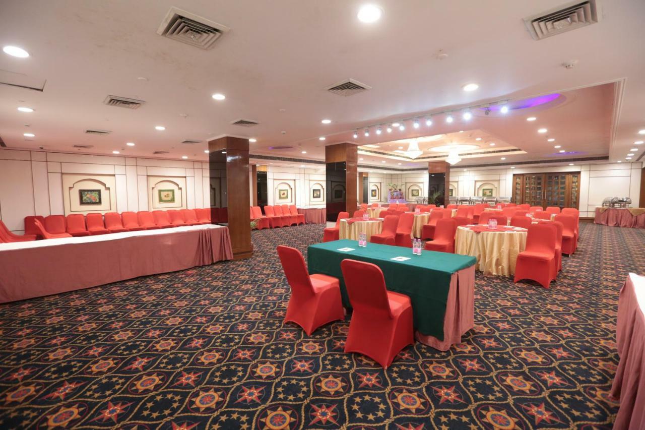 Hotel Meraden Grand Waranasi Zewnętrze zdjęcie